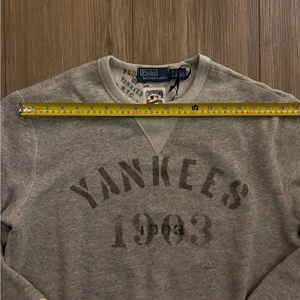 Polo Ralph Lauren | New York Yankees Crewneck Sweatshirt Loft Grey (Small) - Picture 12 of 16